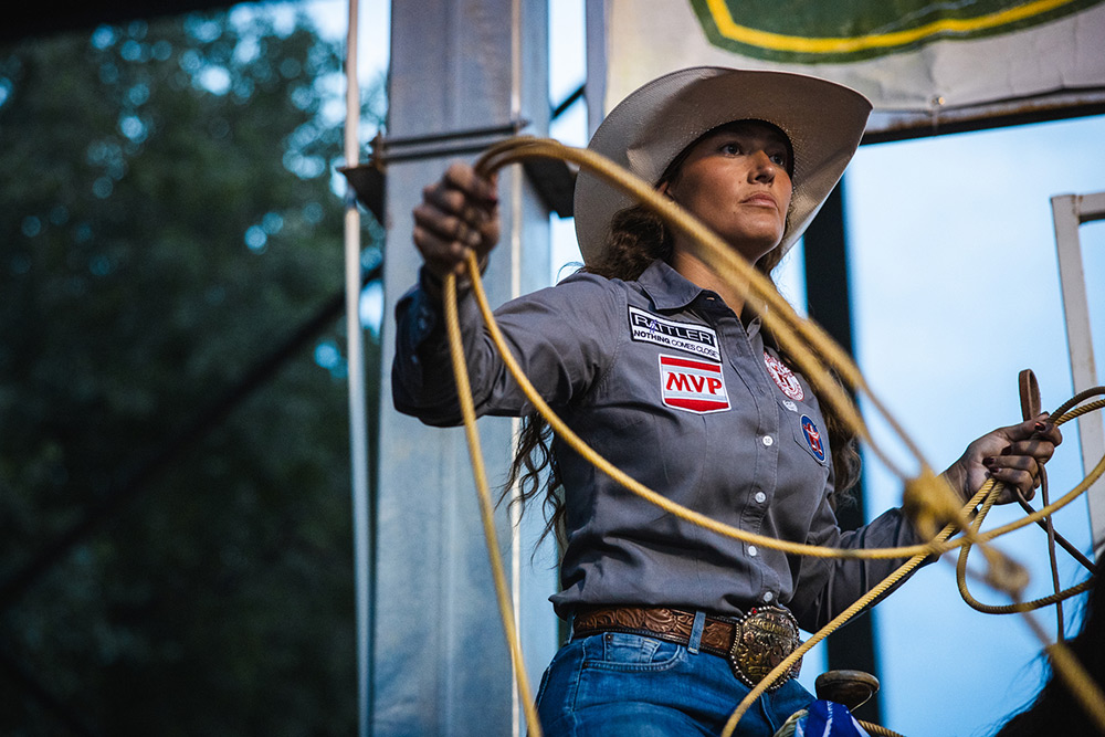 Thompson Ropes Resistol Rookie Title in Record Fashion